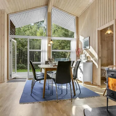 4 Bedroom Amazing In Хасле