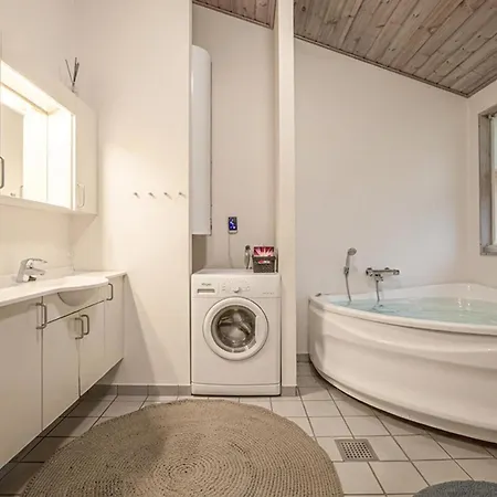 Dyrevenlig Bolig I Med Sauna *
